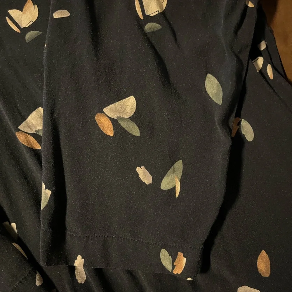 Ladies top - Picture 2 of 3